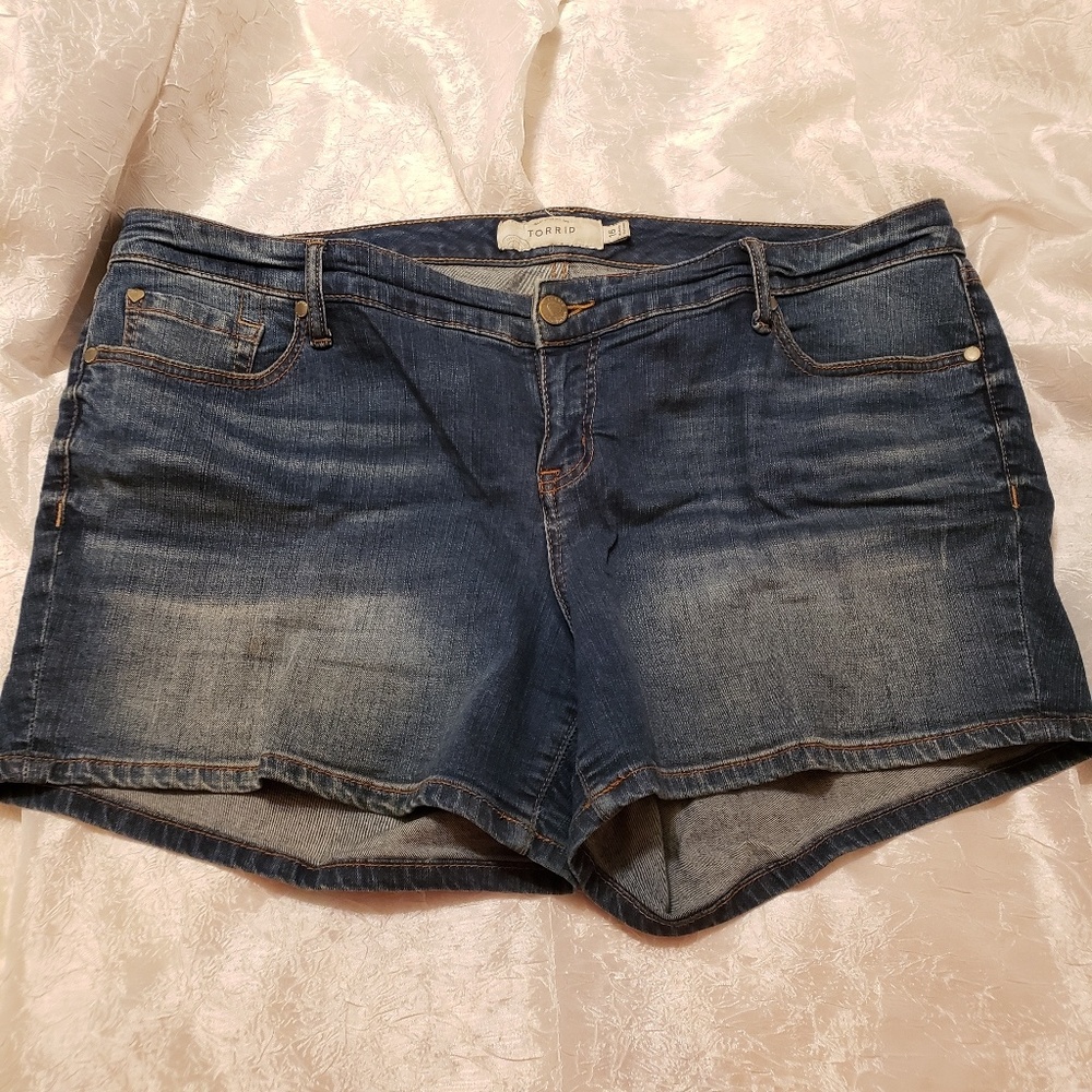 Torrid- Classic Jean Shorts, Sz 16